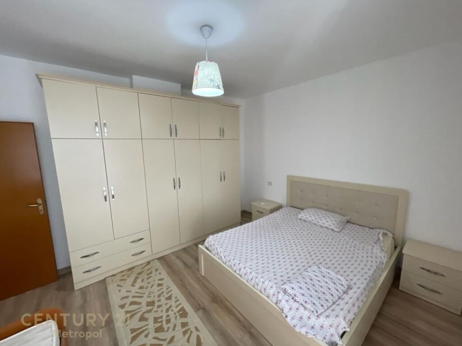 Tirane, jepet me qera apartament 2+1 Kati 8, 115 m² 700 € (zogu i zi)