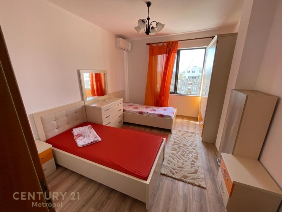 Tirane, jepet me qera apartament 2+1 Kati 8, 115 m² 700 € (zogu i zi)
