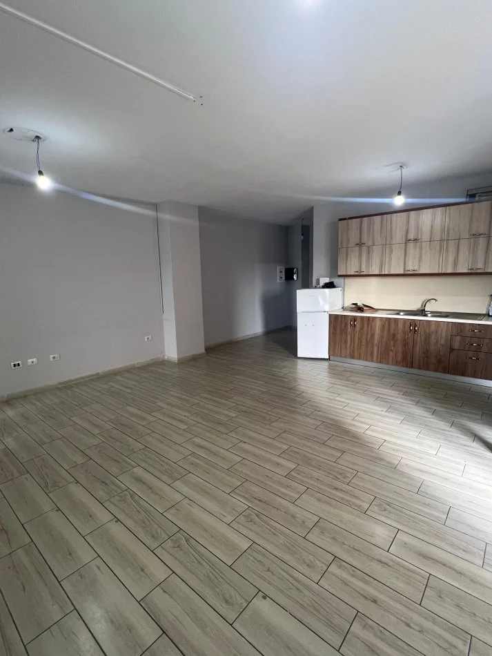 Tirane, jepet me qera apartament 2+1+Ballkon Kati 4, 98 m² 600 € (Dritan Hoxha)