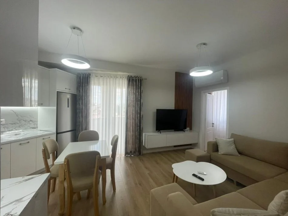 Tirane, jepet me qera apartament 1+1 Kati 6, 70 m² 600 € (river rezidence)