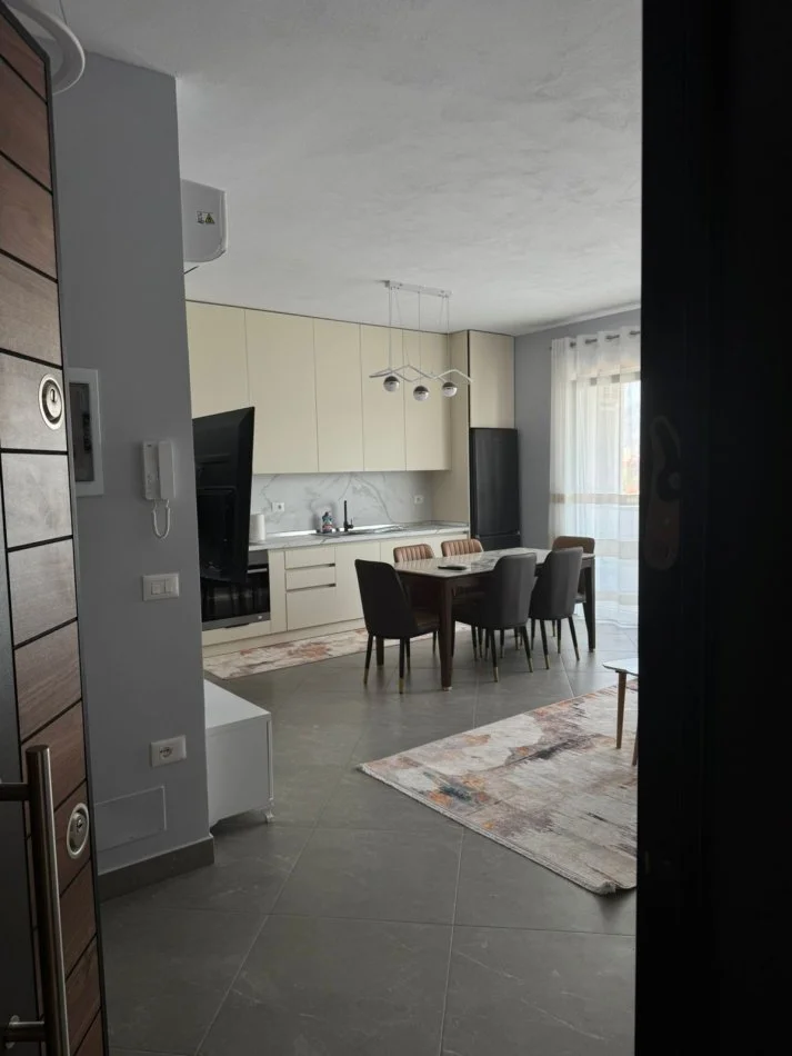 Tirane, jepet me qera apartament 2+1 Kati 9, 80 m² 700 € (RIVER REZIDENC)