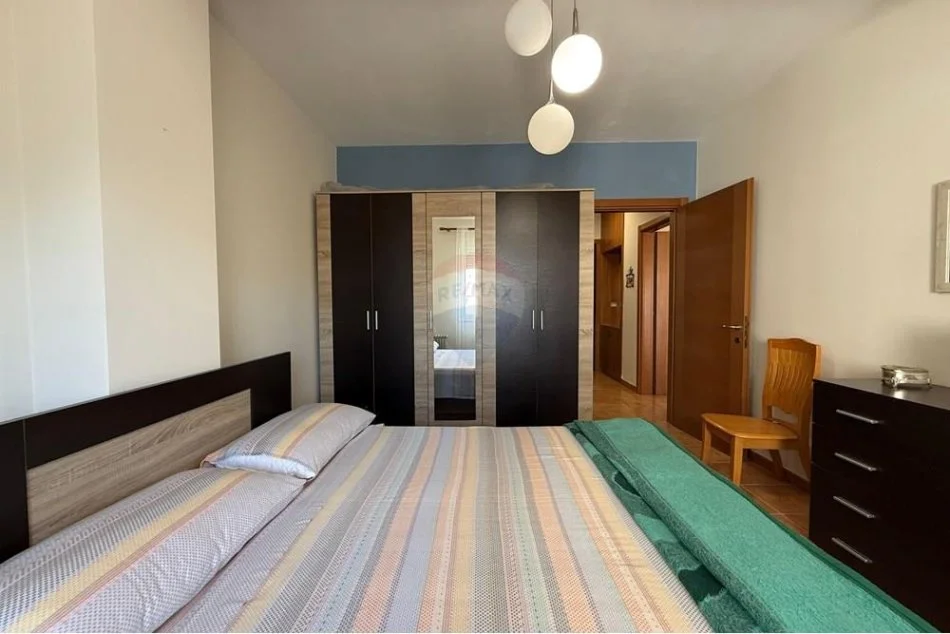 Tirane, jepet me qera apartament 1+1+Aneks+Ballkon Kati 2, 74 m² 750 € (Rruga e Elbasanit)