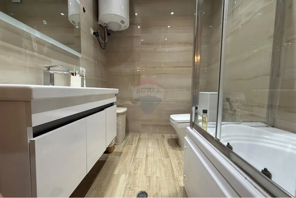 Tirane, jepet me qera apartament 2+1+Aneks+Ballkon Kati 4, 121 m² 750 € (Liqeni i Thate)