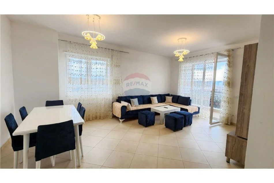 Tirane, jepet me qera apartament 3+1 Kati 7, 135 m² 700 € (Shkolla e bashkuar)