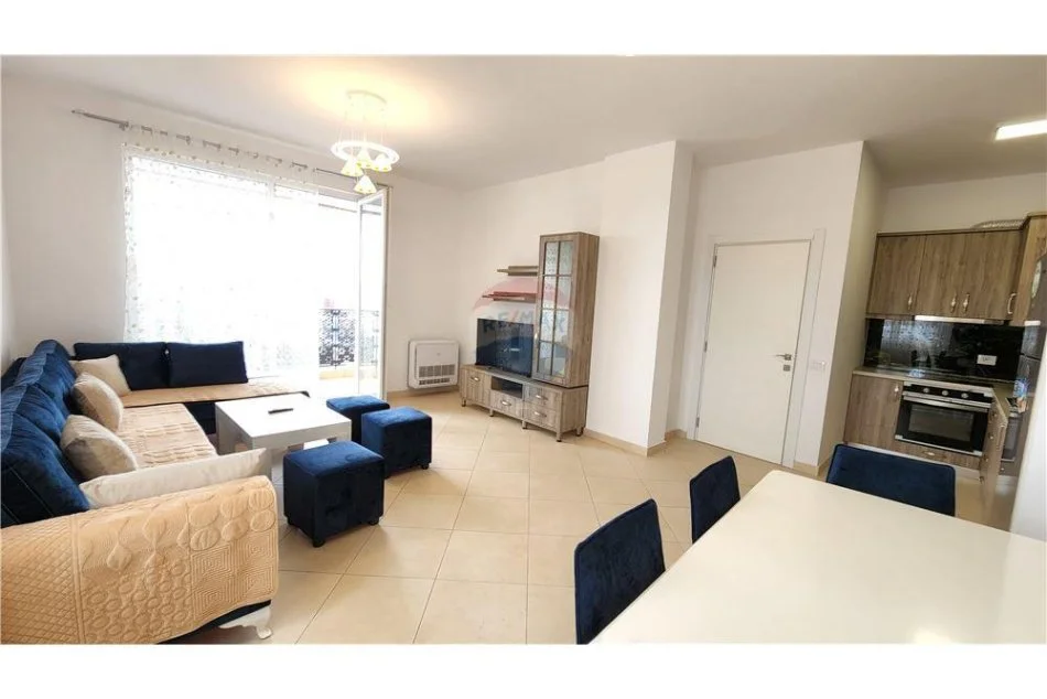 Tirane, jepet me qera apartament 3+1 Kati 7, 135 m² 700 € (Shkolla e bashkuar)