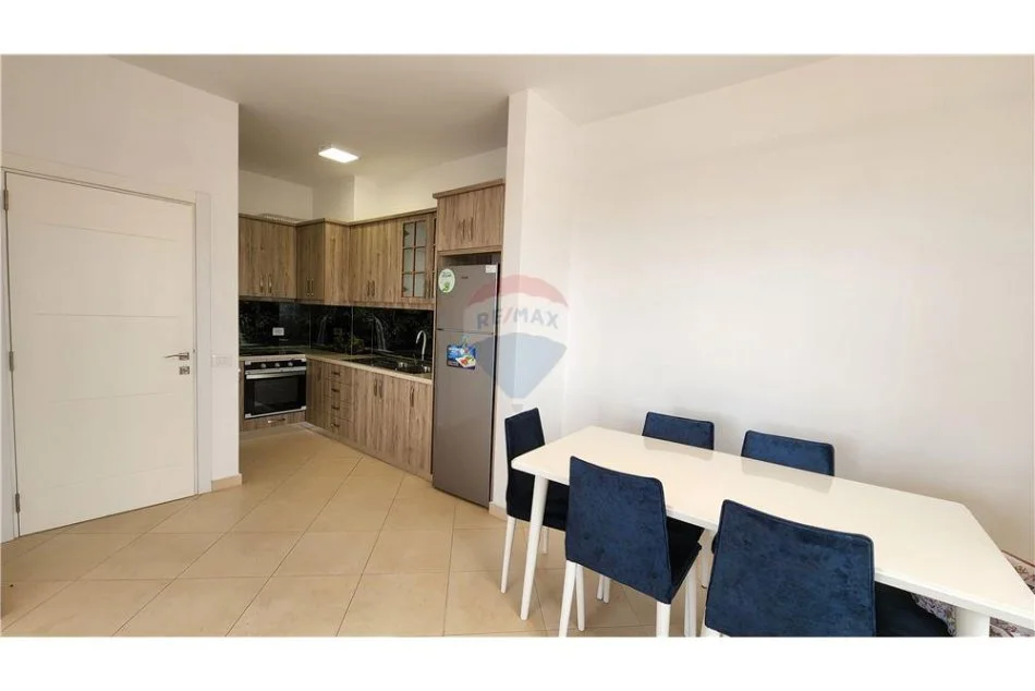 Tirane, jepet me qera apartament 3+1 Kati 7, 135 m² 700 € (Shkolla e bashkuar)