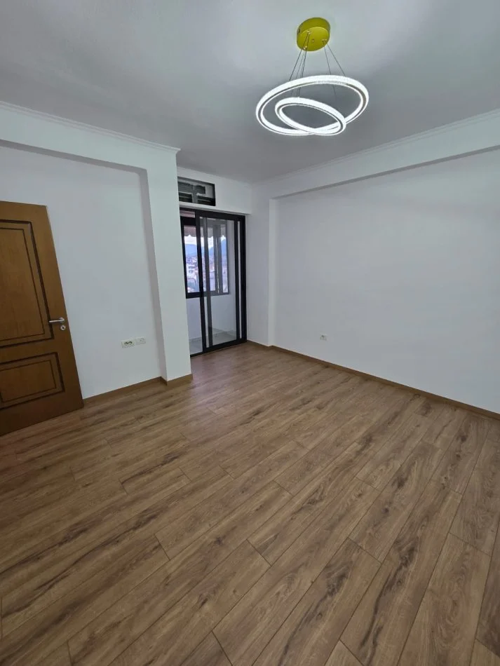 Tirane, shitet apartament 1+1 Kati 5, 52 m² 90.000 € 