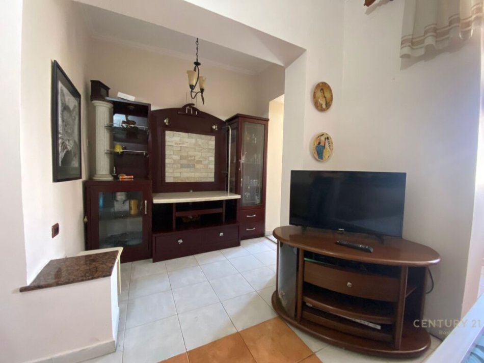 Tirane, jepet me qera apartament 1+1 Kati 3, 58 m² 450 € (Rruga Dibres)