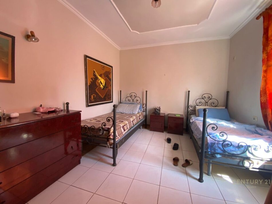 Tirane, jepet me qera apartament 1+1 Kati 3, 58 m² 450 € (Rruga Dibres)