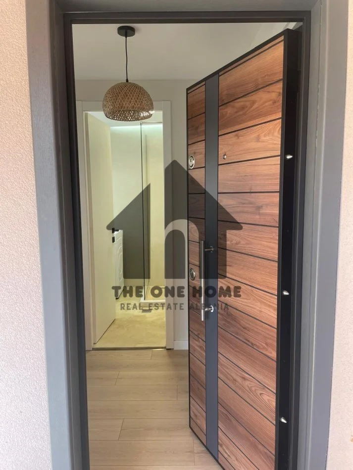 Tirane, jepet me qera apartament 1+1+Ballkon Kati 3, 70 m² 450 € (Liqeni That)