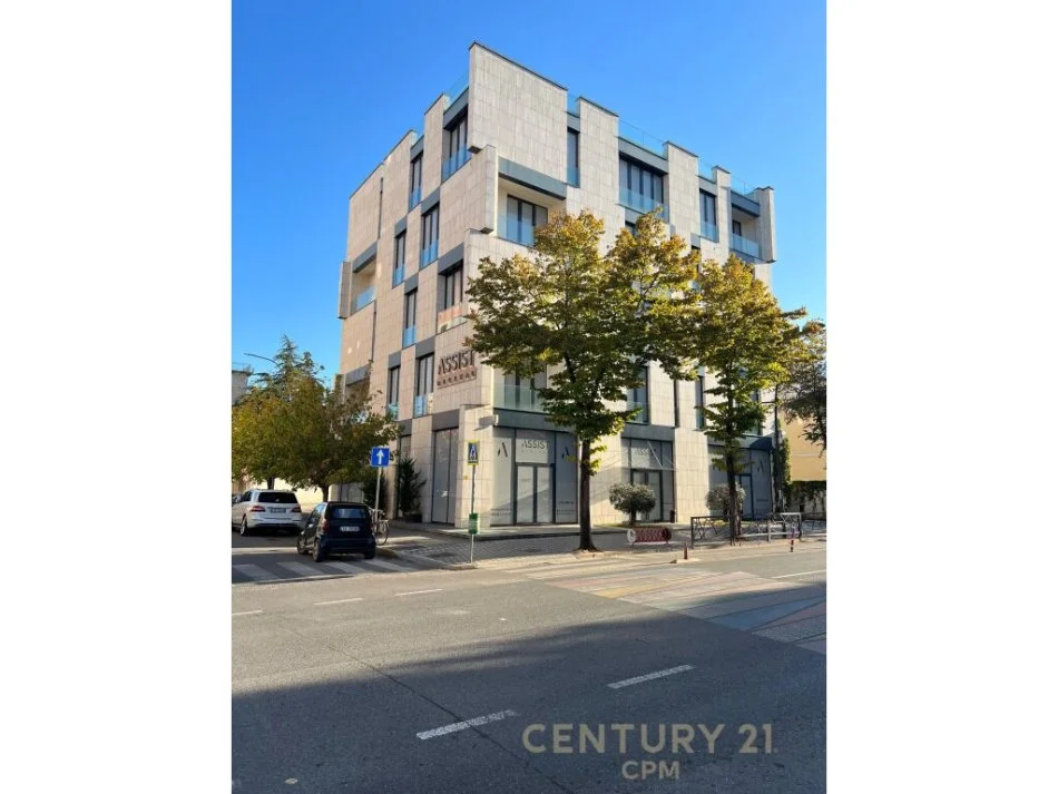 Tirane, jepet me qera ambjent biznesi Kati 0, 26.202 m² 35.000 € (JEPET ME QIRA GODINE SHERBIMI NE RRUGEN E DURRESIT!!)