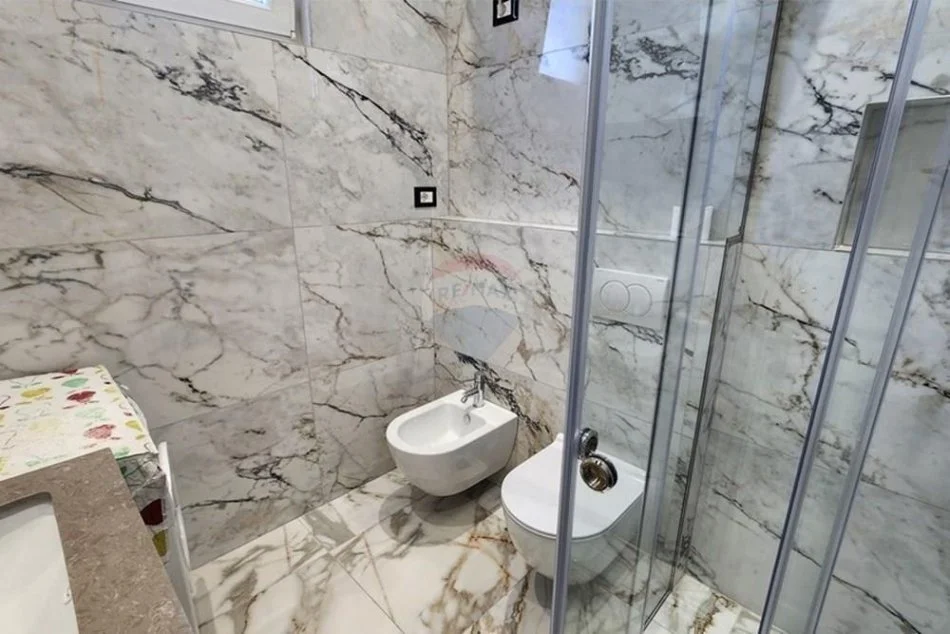Shqiperi, jepet me qera apartament 2+1 , 104 m² 1.000 € (Rruga e Elbasanit)