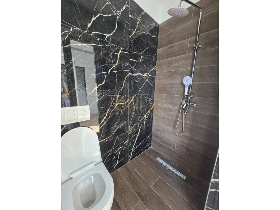 Tirane, jepet me qera apartament 2+1 , 90 m² 600 € (Ruga e Elbasanit)