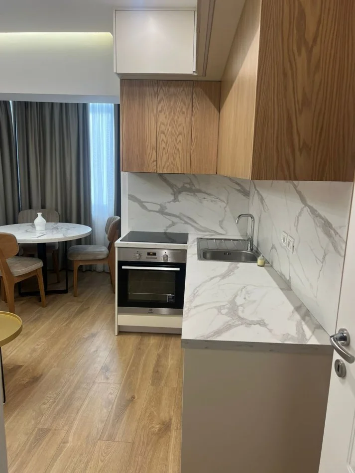 Tirane, jap me qera apartament 2+1 Kati 2, 90 m² 650 € (Rruga e Kavajes)