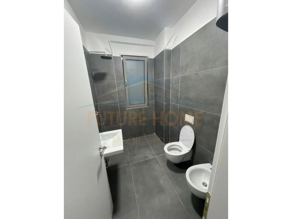 Tirane, jepet me qera , Kati 2, 107 m² 1,100 € (Rruga e Kavajes)
