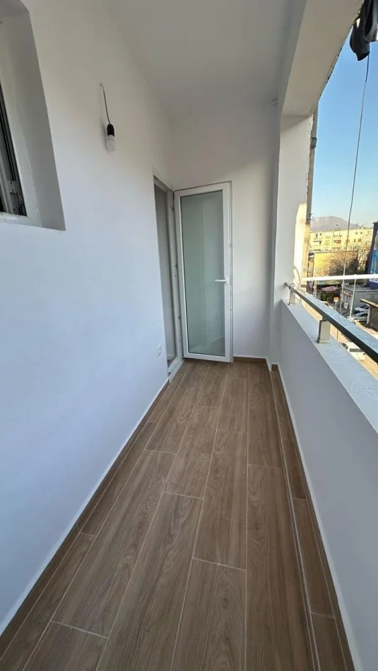Tirane, shitet apartament 2+1+Ballkon Kati 4, 75 m² 148.000 € (rruga Ndre Mjeda)