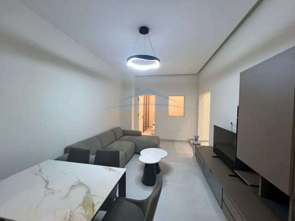Tirane, jepet me qera apartament 1+1 Kati 3, 58 m² 700 € (RRUGA E DIBRES)