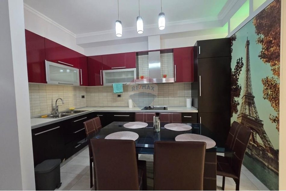 Tirane, jepet me qera apartament 2+1 Kati 2, 110 m² 650 € (Rruga Rrapo Hekali)