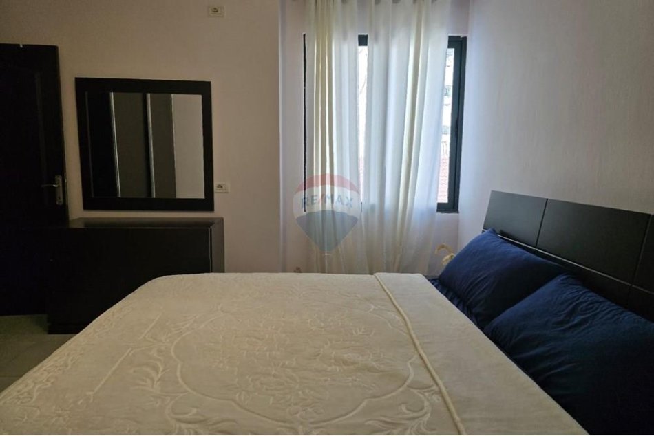 Tirane, jepet me qera apartament 2+1 Kati 2, 110 m² 650 € (Rruga Rrapo Hekali)