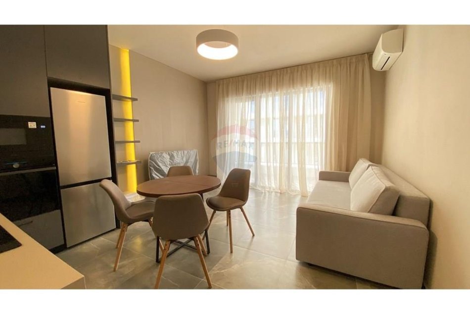 Tirane, jepet me qera 2+1+Ballkon Kati 6, 100 m² 950 € (Rruga e Durresit)