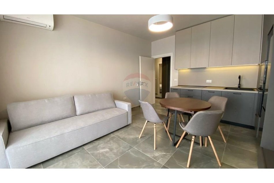 Tirane, jepet me qera 2+1+Ballkon Kati 6, 100 m² 950 € (Rruga e Durresit)