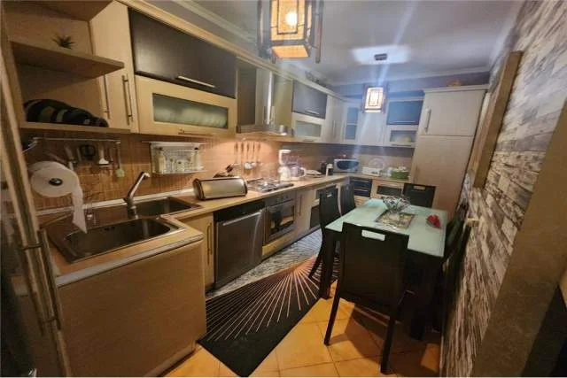 Tirane, jepet me qera apartament 1+1 Kati 4, 75 m² 650 Euro (Rruga e Elbasanit)