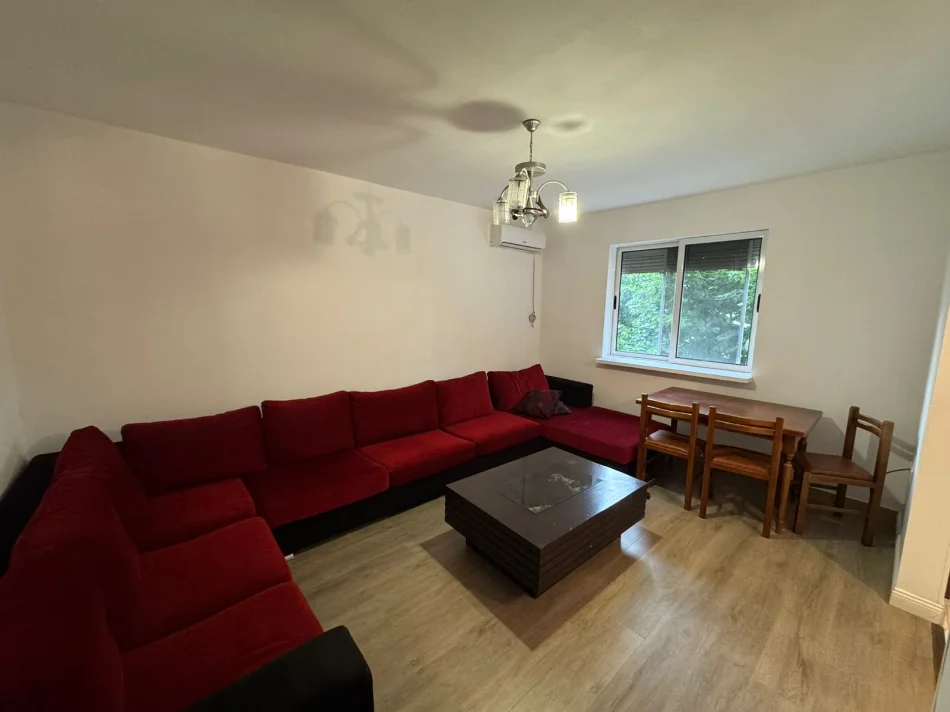 Tirane, jepet me qera apartament 2+1+Aneks Kati 2, 87 m² 400 € (rruga Imer Ndregjoni tek Oxhaku Tirane.)