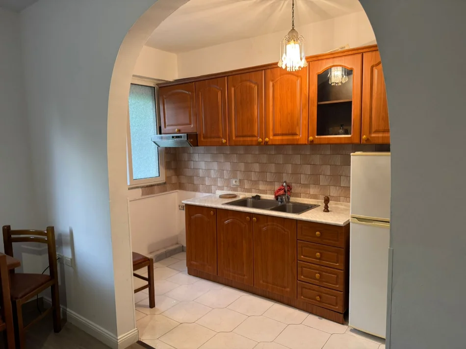 Tirane, jepet me qera apartament 2+1+Aneks Kati 2, 87 m² 400 € (rruga Imer Ndregjoni tek Oxhaku Tirane.)