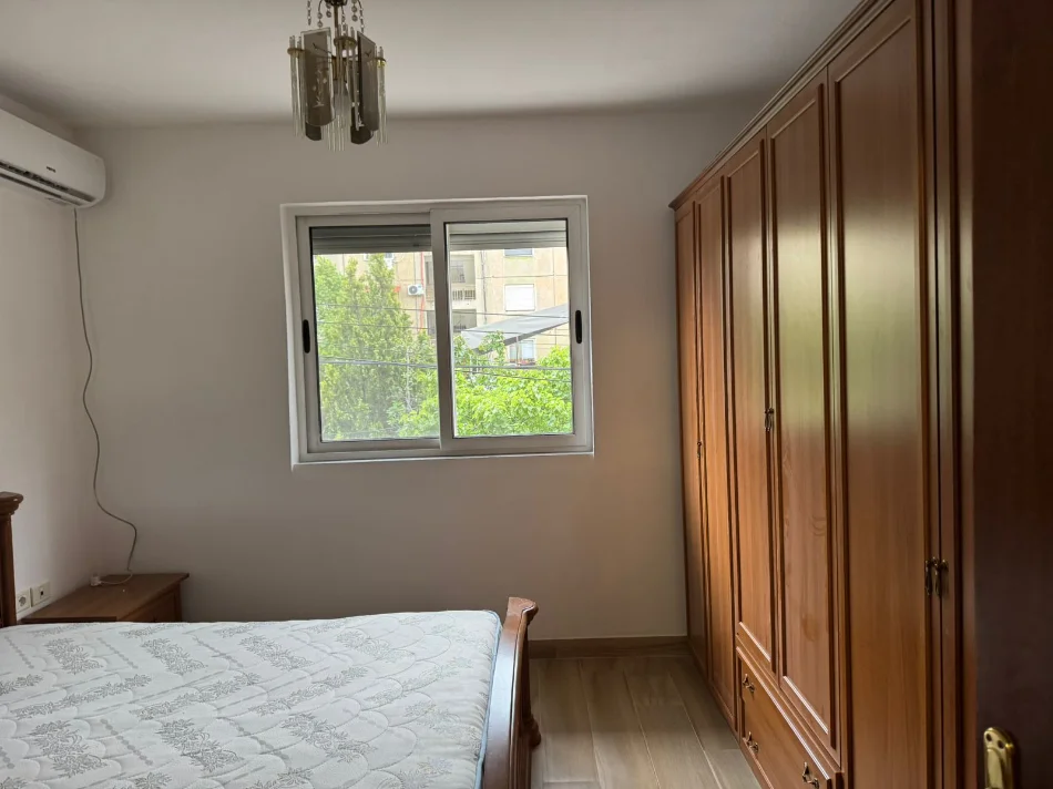 Tirane, jepet me qera apartament 2+1+Aneks Kati 2, 87 m² 400 € (rruga Imer Ndregjoni tek Oxhaku Tirane.)