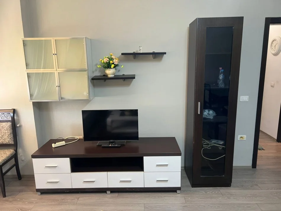 Tirane, jepet me qera apartament 1+1 Kati 5, 68 m² 500 € (RRUGA KAVAJES)