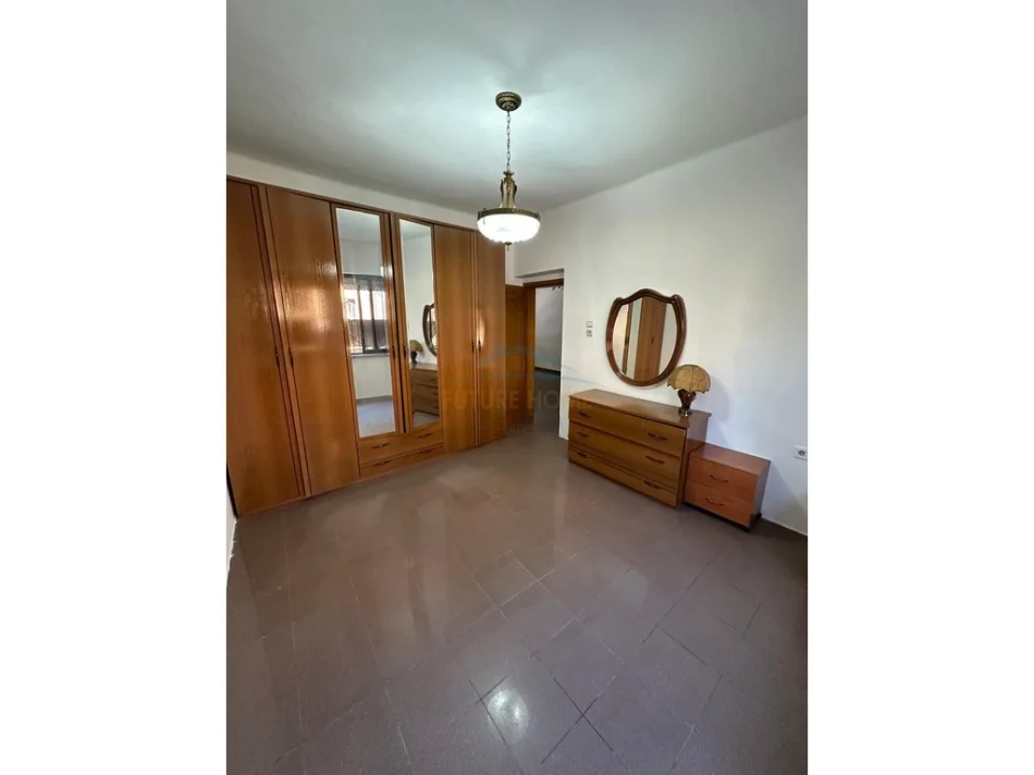 Tirane, jepet me qera ambjent biznesi Kati 1, 73 m² 1.300 € (RRUGA E DURRSIT)