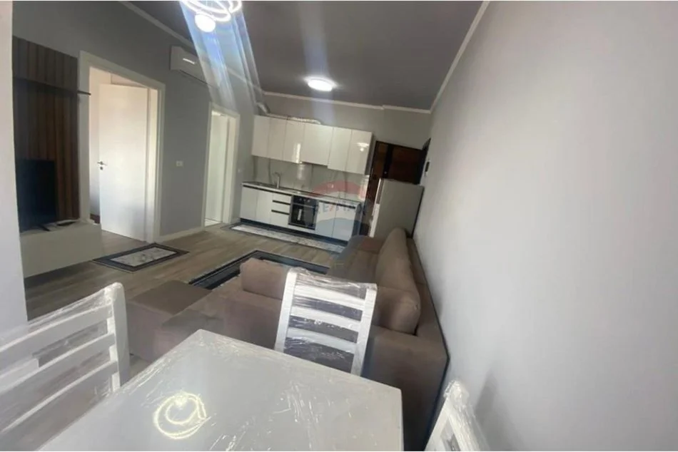 Tirane, jepet me qera apartament 1+1 Kati 9, 47 m² 500 € (Rruga Lucie Miloti)