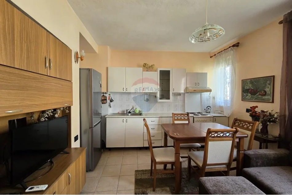 Tirane, jepet me qera 2+1 Kati 5, 64 m² 480 € 