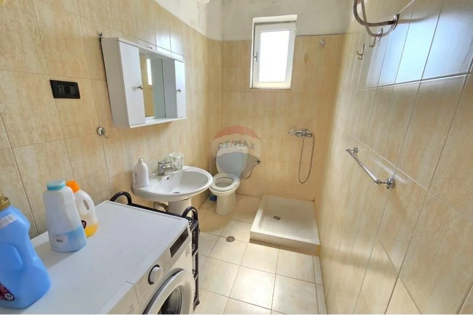 Tirane, jepet me qera 2+1 Kati 5, 64 m² 480 € 