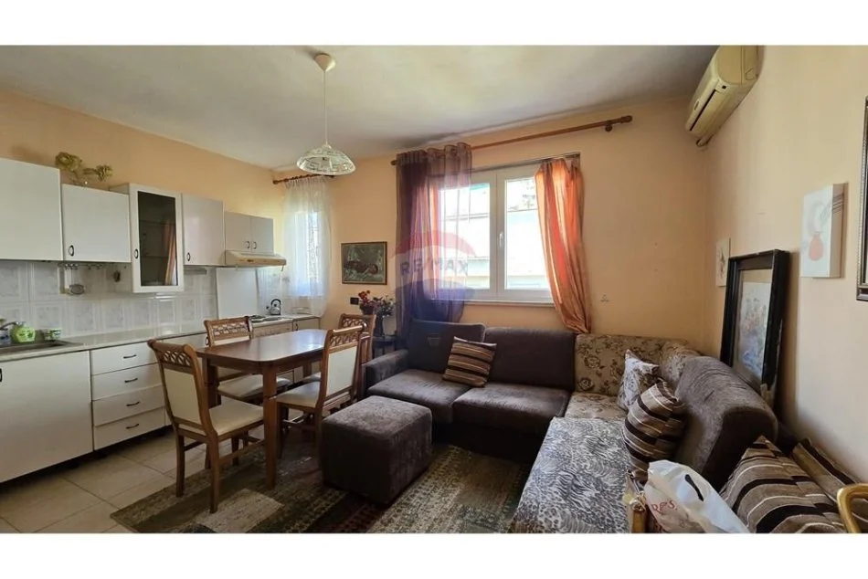 Tirane, jepet me qera 2+1 Kati 5, 64 m² 480 € 