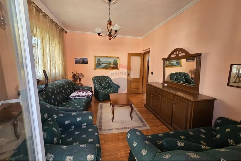 Tirane, jepet me qera 2+1 Kati 5, 64 m² 480 € 