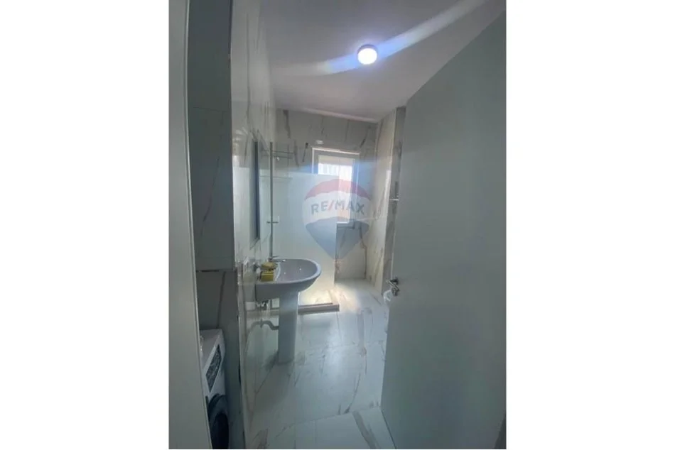 Tirane, jepet me qera apartament 1+1 Kati 9, 47 m² 500 € (Rruga Lucie Miloti)