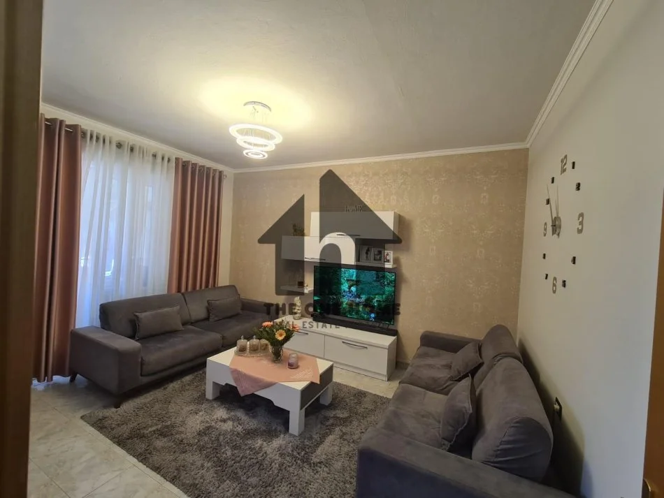 Tirane, jepet me qera apartament 1+1+Ballkon Kati 3, 70 m² 550 € (Rruga Bardhyl)