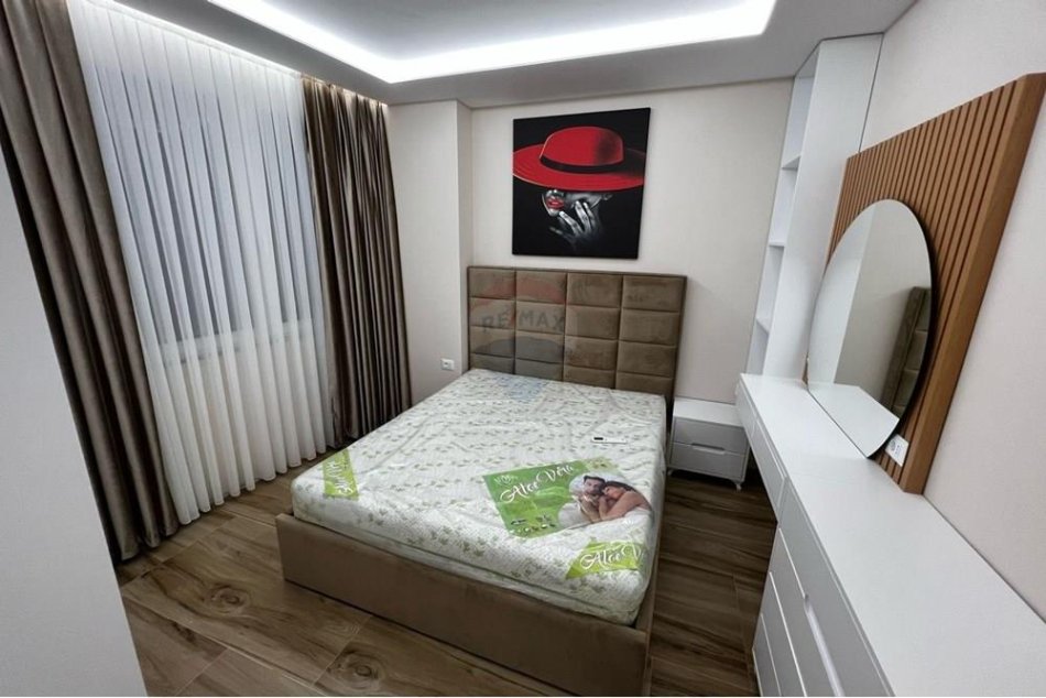 Tirane, jepet me qera apartament 1+1 Kati 5, 70 m² 650 € (Rruga e Barrikadave)