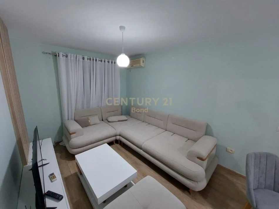 Tirane, jepet me qera apartament 1+1 Kati 3, 60 m² 600 € (Rruga e barrikadave)