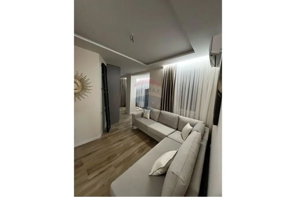 Tirane, jepet me qera apartament 1+1 Kati 5, 70 m² 650 € (Rruga e Barrikadave)