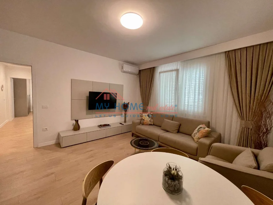 Tirane, jepet me qera apartament 2+1+Ballkon Kati 5, 90 m² 950 € (Rruga e Kavajes)