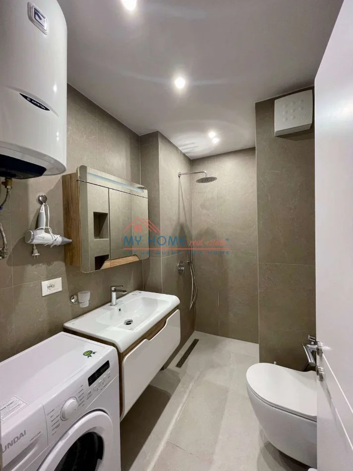 Tirane, jepet me qera apartament 2+1+Ballkon Kati 5, 90 m² 950 € (Rruga e Kavajes)