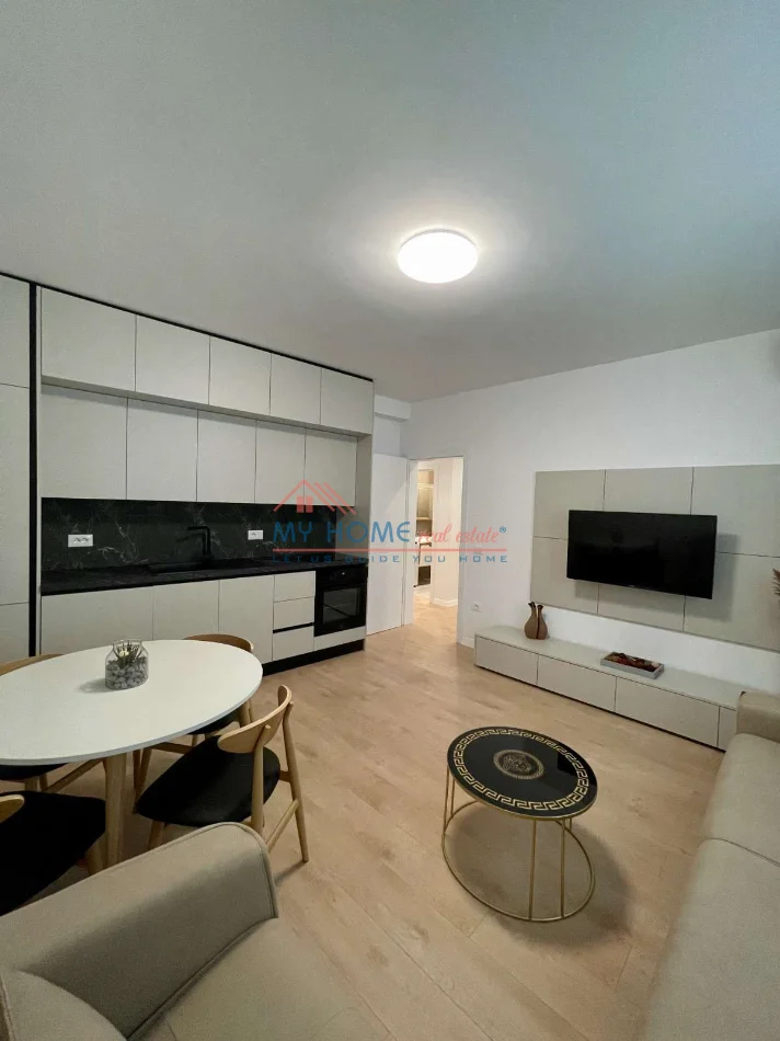 Tirane, jepet me qera apartament 2+1+Ballkon Kati 5, 90 m² 950 € (Rruga e Kavajes)