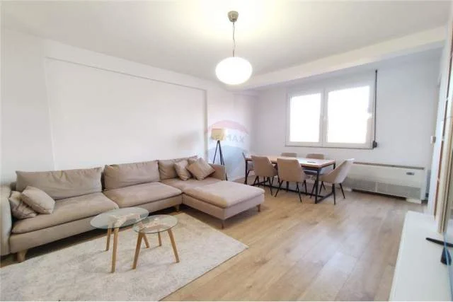 Tirane, jepet me qera apartament 2+1 Kati 8, 120 m² 800 Euro (Rruga Him Kolli)