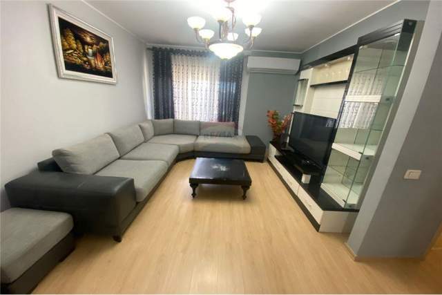 Tirane, jepet me qera apartament 2+1 Kati 2, 94 m² 500 Euro (Rruga e Kavajes)