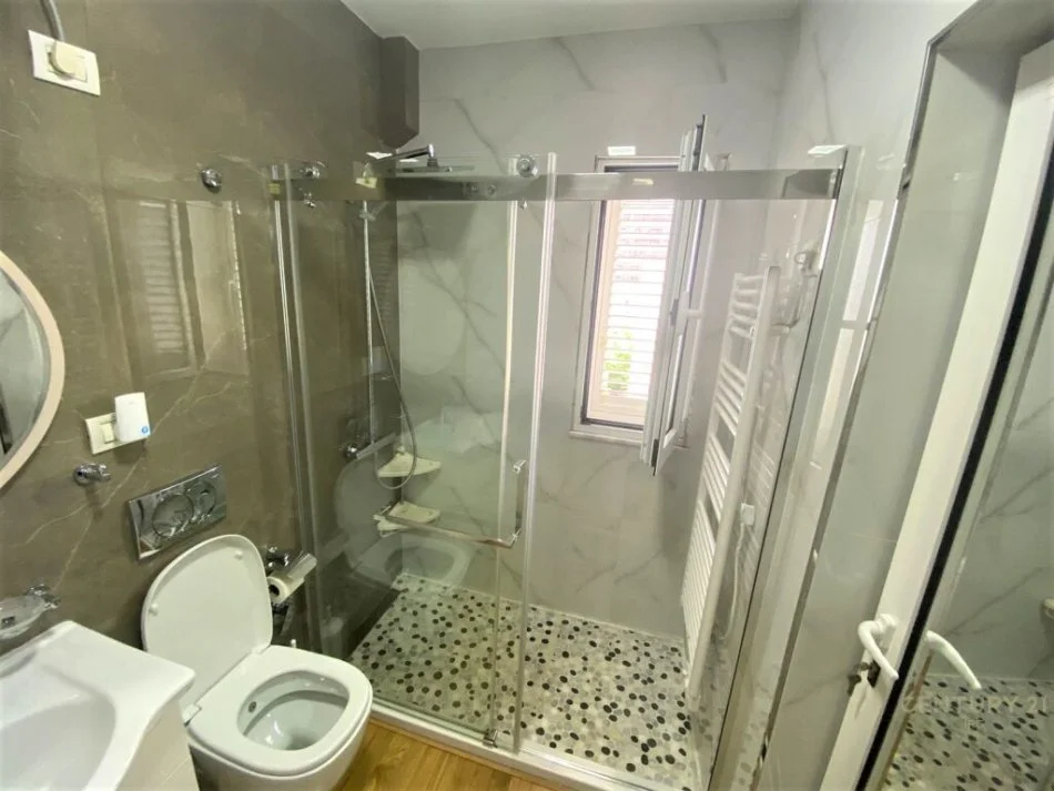 Tirane, shitet apartament 2+1 Kati 5, 73 m² 145.000 € (rruga e kavajes)