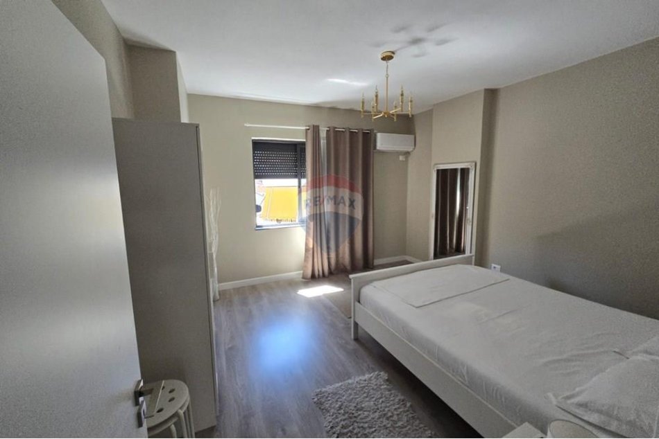 Tirane, jepet me qera apartament 2+1 Kati 2, 80 m² 800 € (Rruga e Barrikadave)