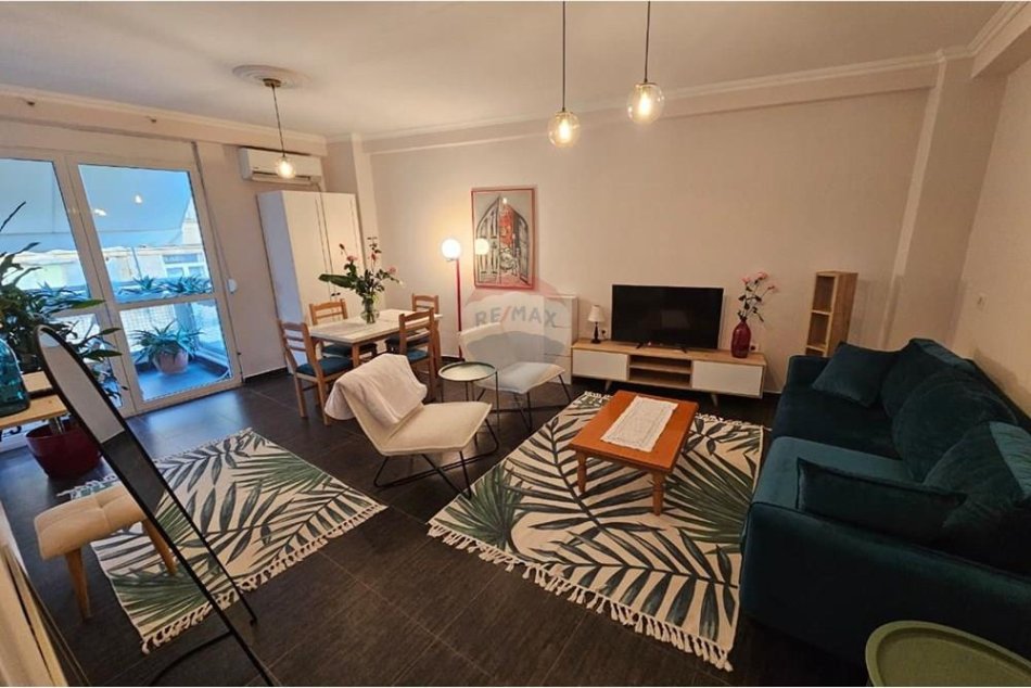 Tirane, jepet me qera apartament 2+1 Kati 2, 100 m² 850 € (Rruga e Barrikadave)