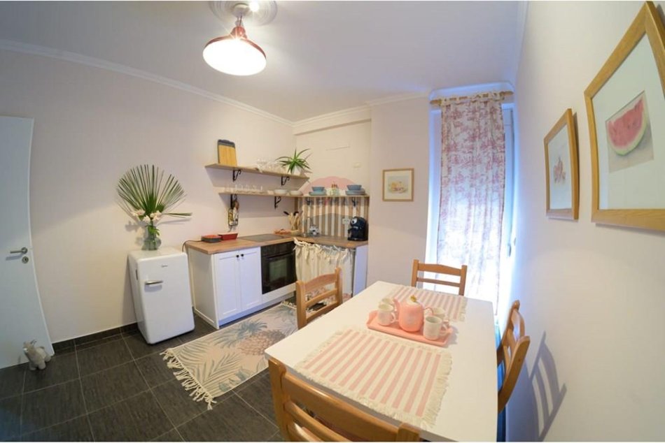 Tirane, jepet me qera apartament 2+1 Kati 2, 100 m² 850 € (Rruga e Barrikadave)